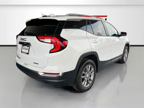 Used 2024 GMC Terrain SLT w/ LPO, Floor Liner Package image 7