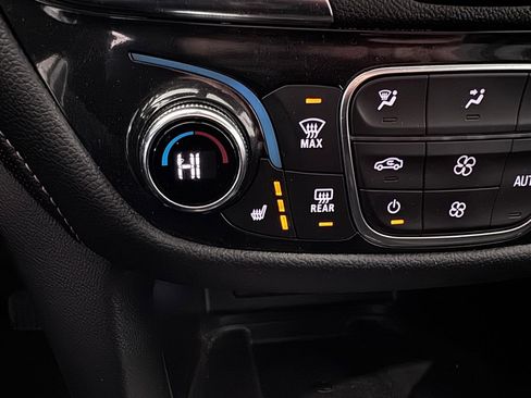 Used 2022 Chevrolet Equinox Premier AWD/4WD image 19