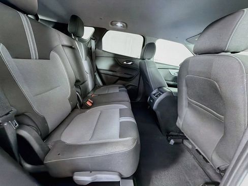 Used 2025 Chevrolet Blazer LT FWD image 28