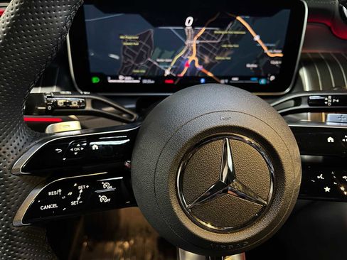 Used 2025 Mercedes-Benz GLC 300 4MATIC image 26