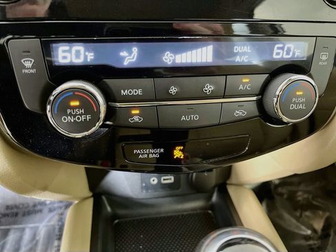 Used 2019 Nissan Rogue SV FWD image 22
