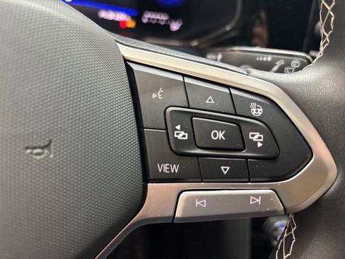 Certified 2024 Volkswagen Taos SE image 22