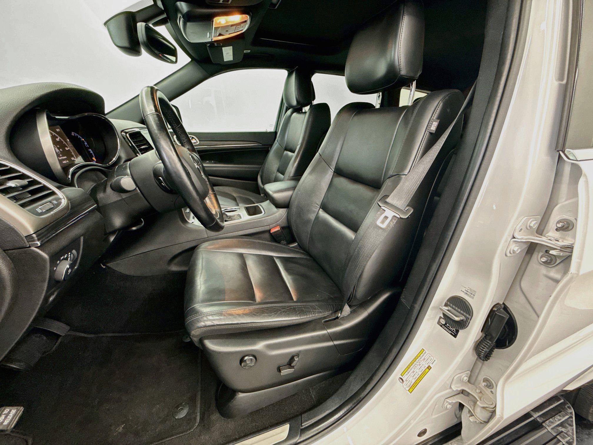 Used 2021 Jeep Grand Cherokee Limited RWD image 13