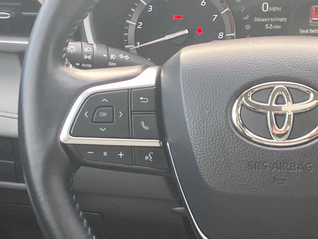 Used 2020 Toyota Highlander XLE AWD/4WD image 10