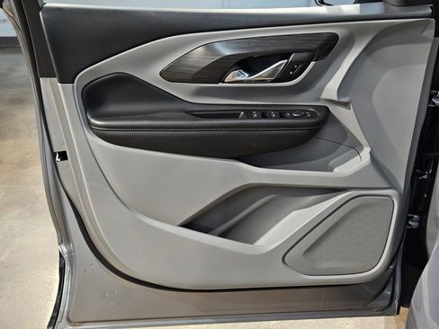 Used 2023 GMC Terrain SLE image 20