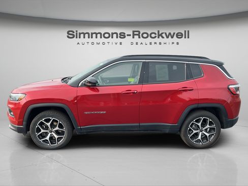 Used 2025 Jeep Compass Limited AWD/4WD image 2