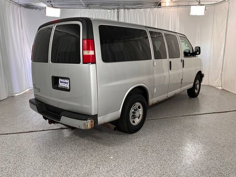 Used 2010 Chevrolet Express 2500 LT w/ LT Preferred Equipment Group RWD image 5