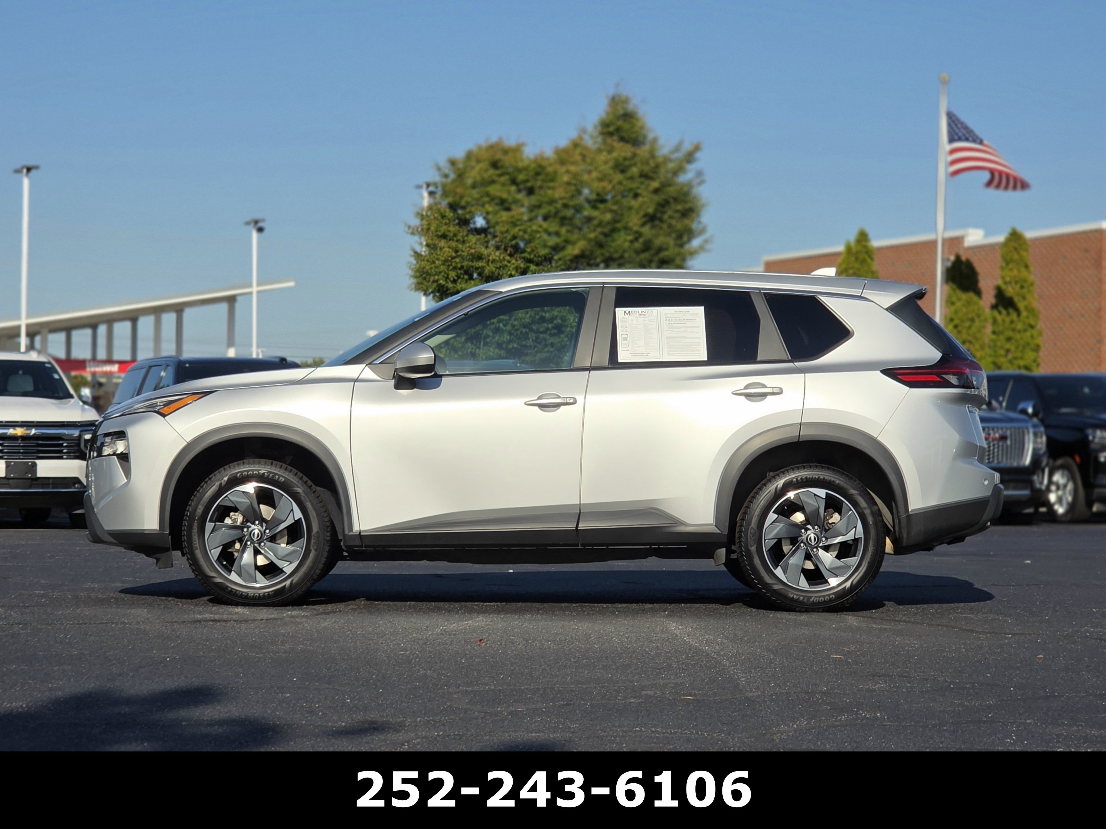 Used 2024 Nissan Rogue SV AWD/4WD image 4