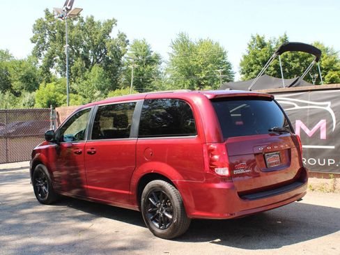 Used 2018 Dodge Grand Caravan SE FWD image 3