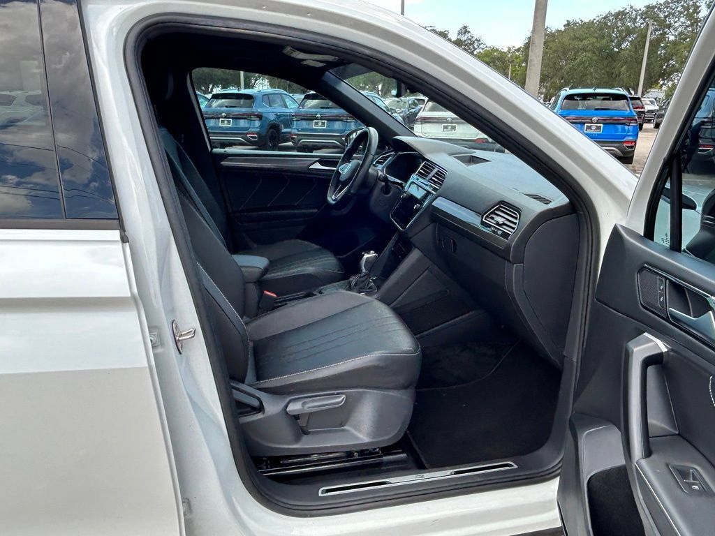 Certified 2023 Volkswagen Tiguan SE R-Line FWD image 37