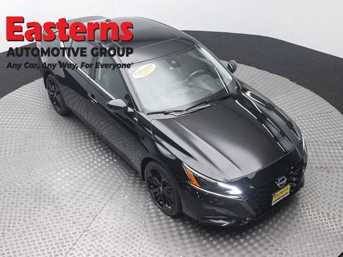 Used 2023 Nissan Altima 2.5 SR w/ SR Premium Package AWD/4WD image 3