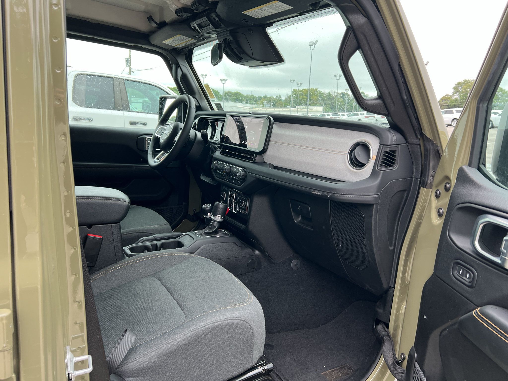 Used 2026 Jeep Wrangler Unlimited Sahara AWD/4WD image 9