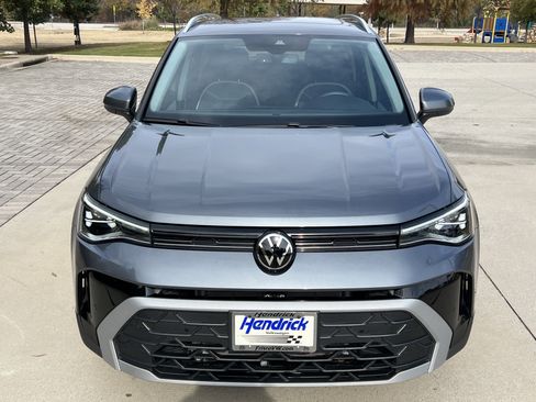 Certified 2025 Volkswagen Taos SE image 3