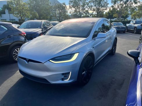 Used 2018 Tesla Model X 75D image 1