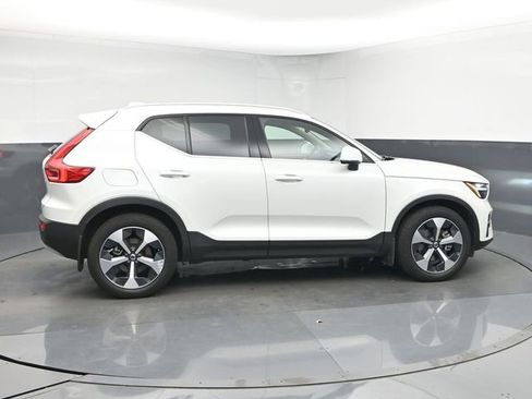 Used 2023 Volvo XC40 B4 Plus w/ Protection Package Premier image 8