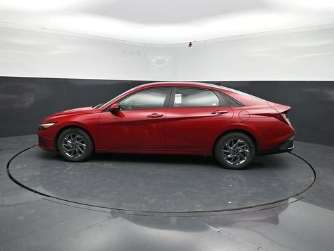 Used 2024 Hyundai Elantra SEL FWD image 4