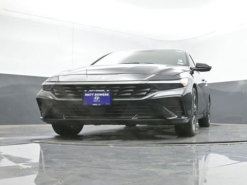 Used 2025 Hyundai Elantra Limited image 37