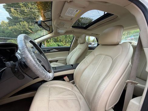 Used 2013 Lincoln MKZ FWD image 19