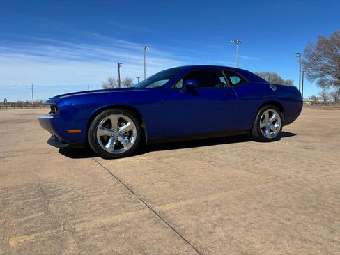 Used 2012 Dodge Challenger R/T w/ Sound Group II RWD image 2