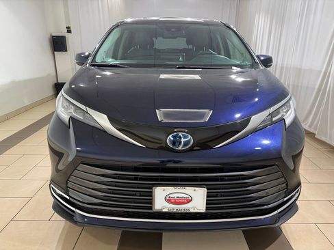 Used 2024 Toyota Sienna Limited AWD/4WD image 8