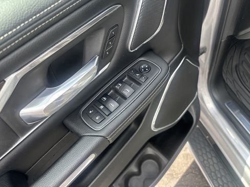 Used 2019 RAM 1500 Laramie AWD/4WD image 11