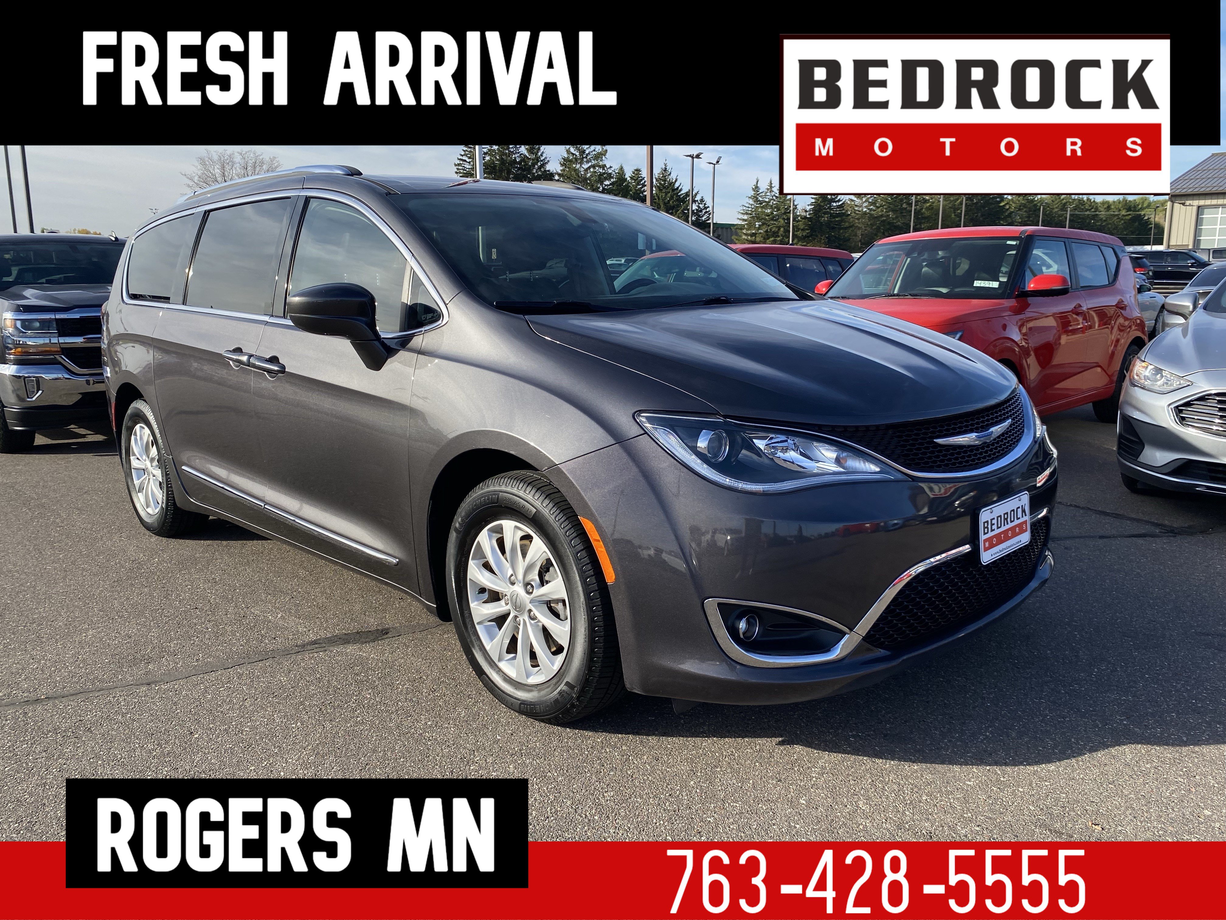Used 2018 Chrysler Pacifica Touring-L FWD image 1