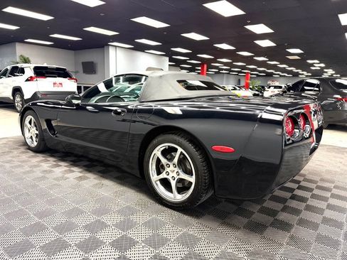 Used 2004 Chevrolet Corvette Convertible w/ Preferred Equipment Group RWD image 9