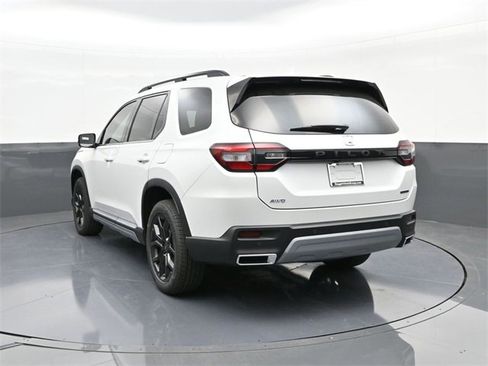 New 2025 Honda Pilot Touring image 8