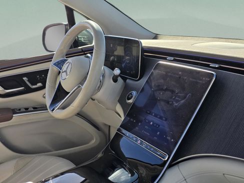 Used 2023 Mercedes-Benz EQS 450+ SUV image 31