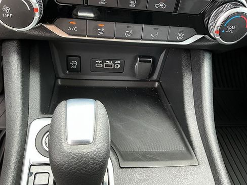 Used 2025 Nissan Sentra SV FWD image 20