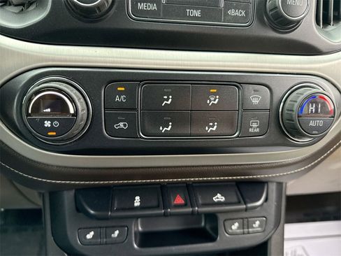 Used 2015 GMC Canyon SLT image 19