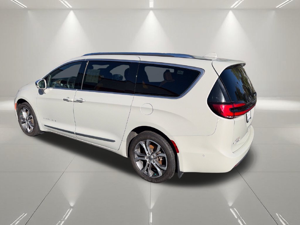 Used 2021 Chrysler Pacifica Pinnacle AWD/4WD image 4
