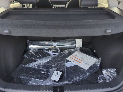 New 2026 Volkswagen Taos SE image 32