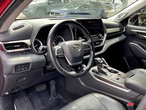 Used 2022 Toyota Highlander Limited image 17