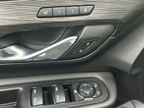 Used 2023 GMC Terrain SLT image 9