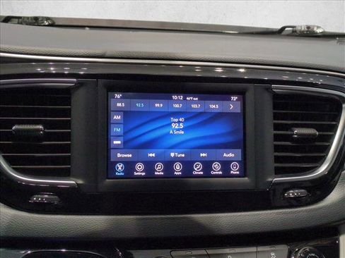 Used 2020 Chrysler Pacifica Touring-L w/ Tire & Wheel Group image 15