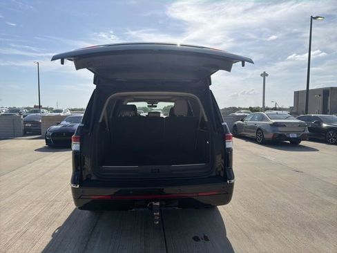 Used 2023 Lincoln Navigator L Reserve image 9