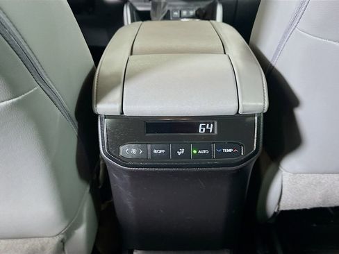 Used 2021 Toyota Highlander Limited image 28