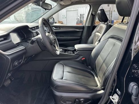 Used 2023 Jeep Grand Cherokee Limited AWD/4WD image 18