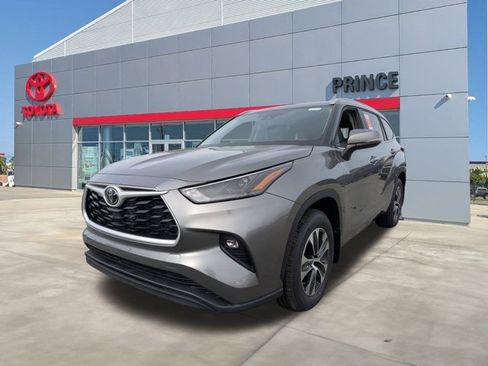 New 2026 Toyota Highlander XLE image 8
