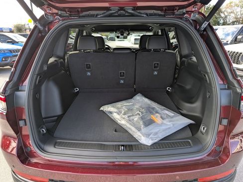 New 2025 Jeep Grand Cherokee Altitude RWD image 30