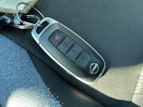 Used 2025 Nissan Versa SV image 21