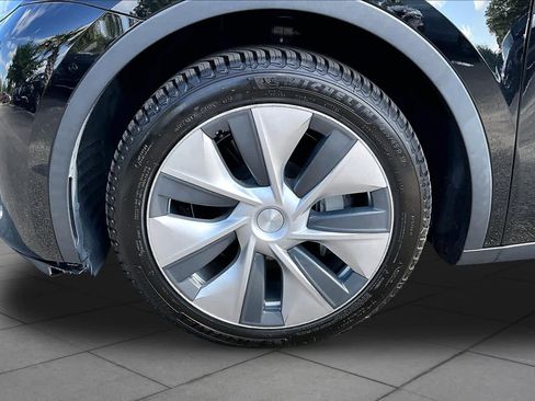 Used 2021 Tesla Model Y Long Range AWD/4WD image 10