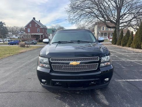 Used 2014 Chevrolet Suburban LTZ image 2