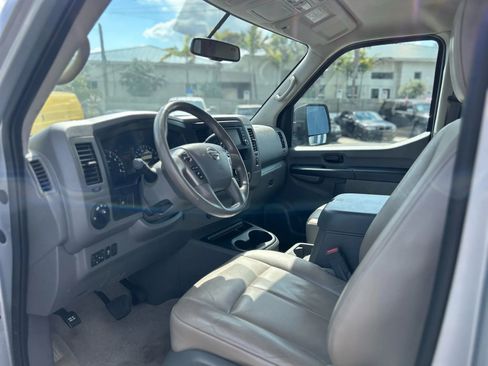 Used 2017 Nissan NV 3500 SL image 10
