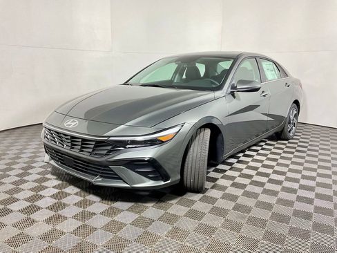 New 2026 Hyundai Elantra Limited image 11