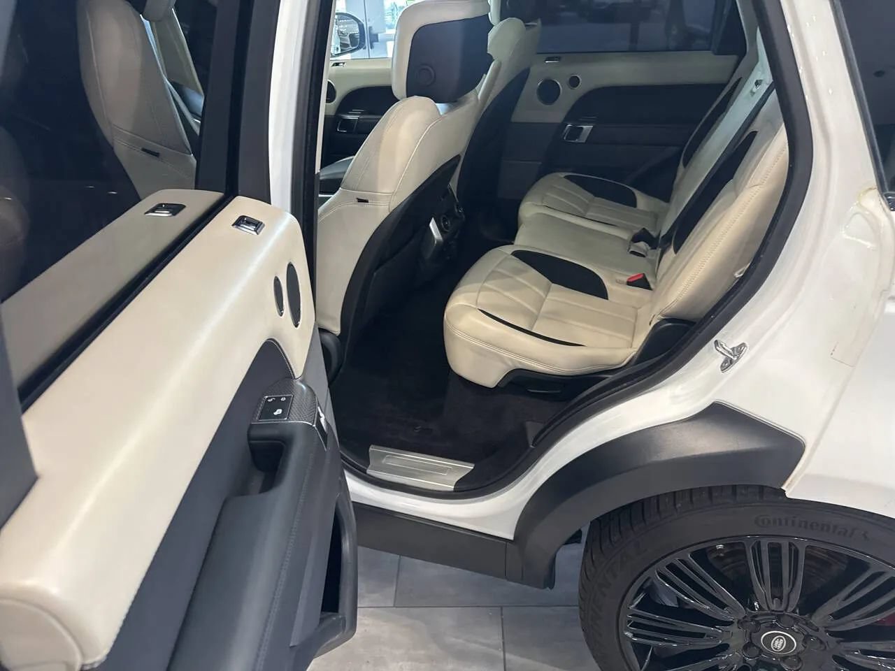 Used 2018 Land Rover Range Rover Sport Supercharged AWD/4WD image 31