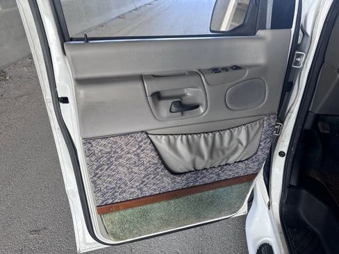 Used 1999 Ford E-150 and Econoline 150 image 22