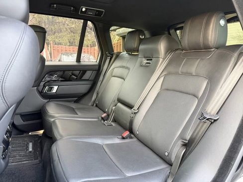 Used 2020 Land Rover Range Rover HSE image 16
