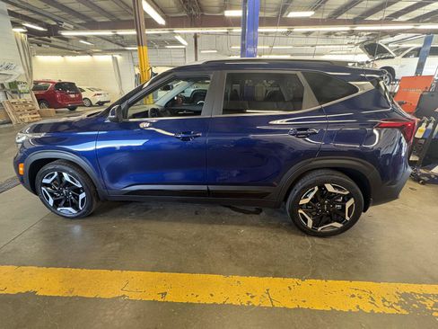 Used 2024 Kia Seltos SX w/ SX Sunroof Package AWD/4WD image 2